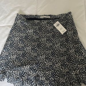 NWT Abercrombie ruffle hem mini skirt